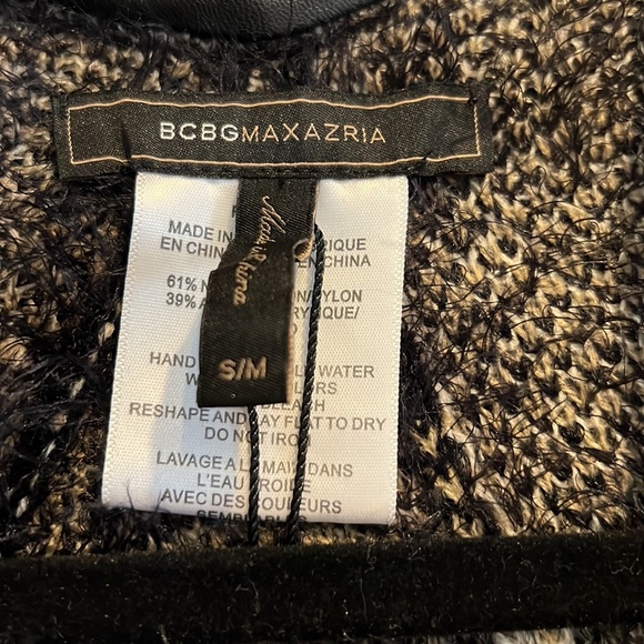 Woman’s Shawl - Picture 3 of 6